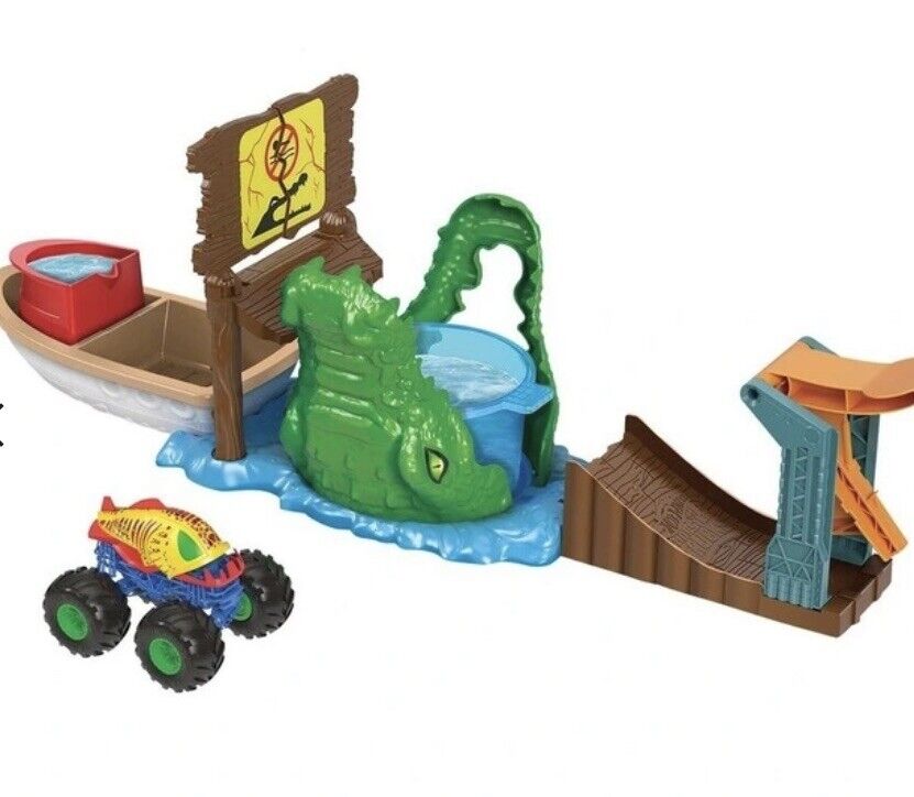 Hot Wheels Monster Trucks Swamp Chomp Colour Shifters Playset