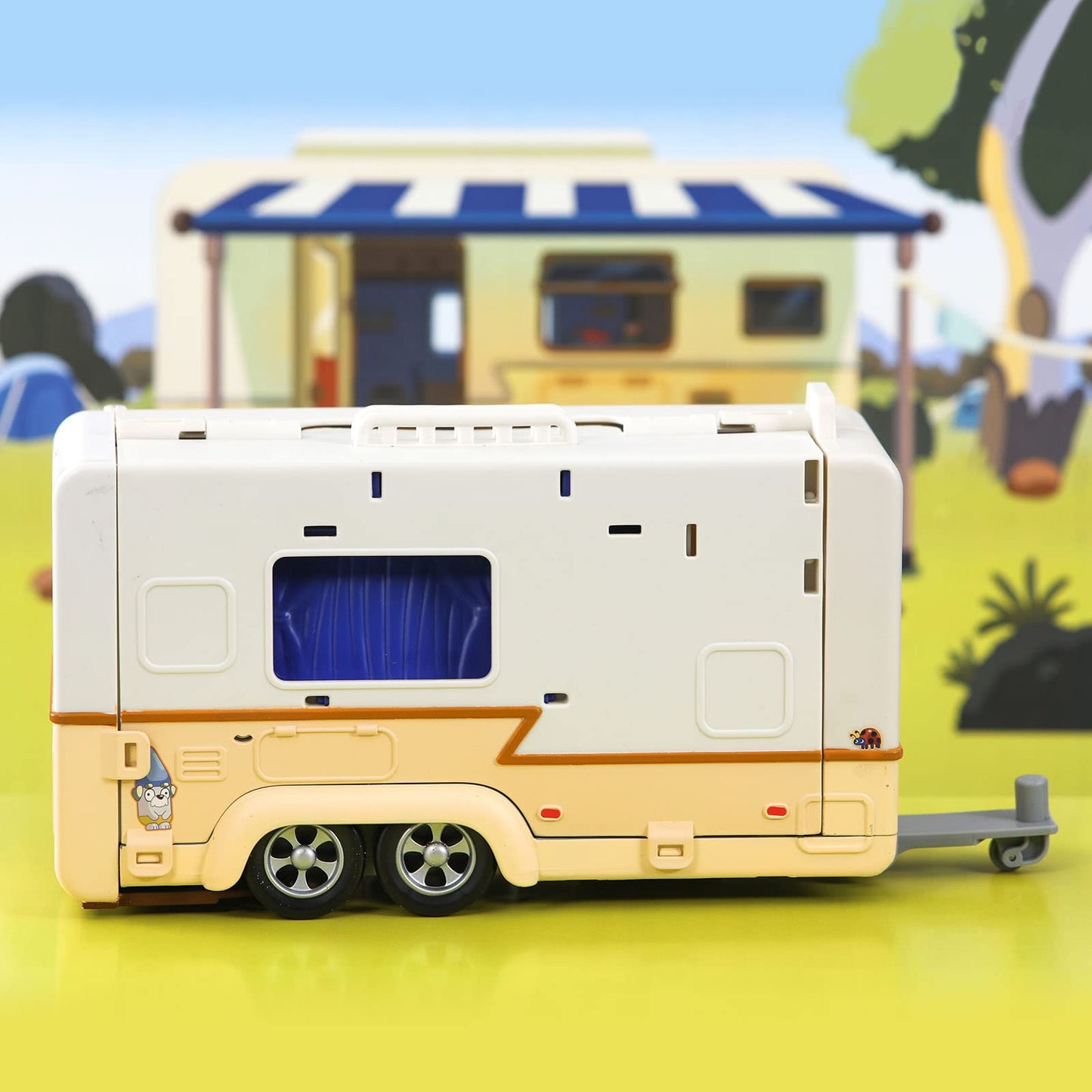 Bluey Caravan Playset, Jean Luc Figure and Accessories Mini Camp Fire Official Bluey Vehicle